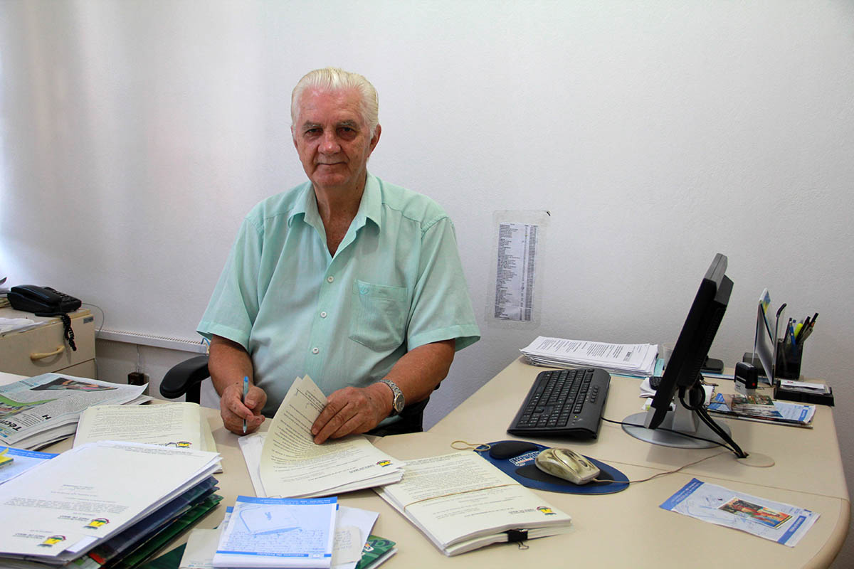 EXECUTIVO ASSINA A ÚLTIMA LEI DA REFORMA ADMINISTRATIVA